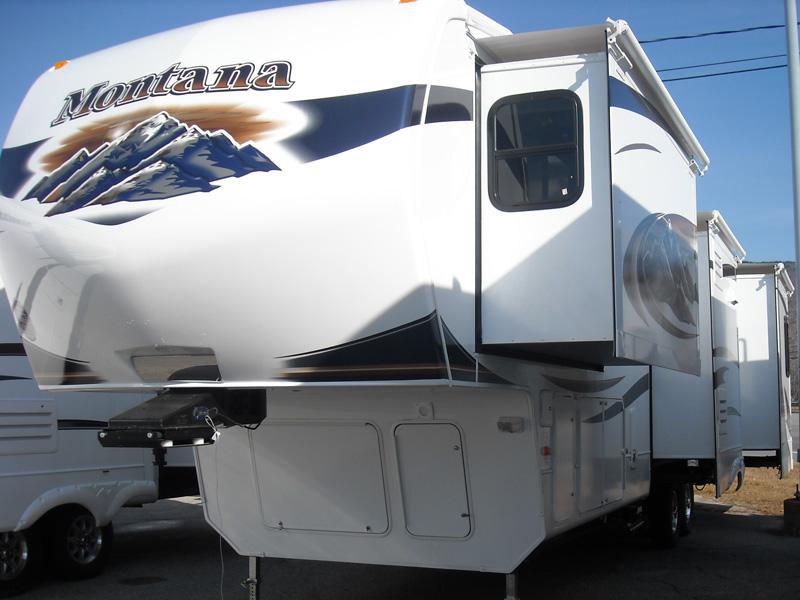 2010 Montana 3400RL (2) - resized.jpg