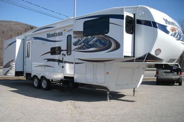 MT442 Montana 3750FL - Exterior.jpg
