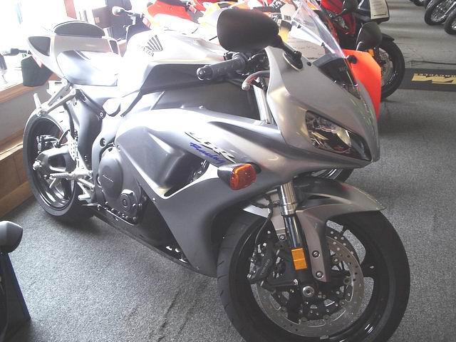 cbr1000rsil.jpg
