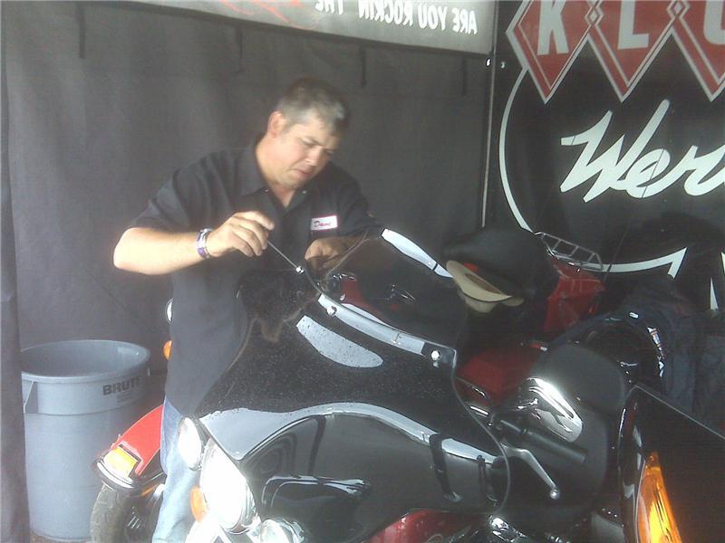 DS changing windshield.jpg