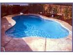 Diving pool with colored concrete
